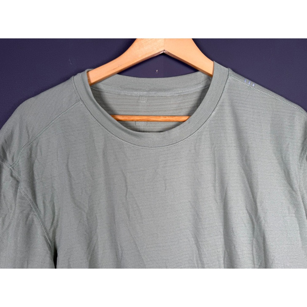 Lululemon Mens Large Metal Vent Tech Short Sleeve Shirt Sage Green Training Tee